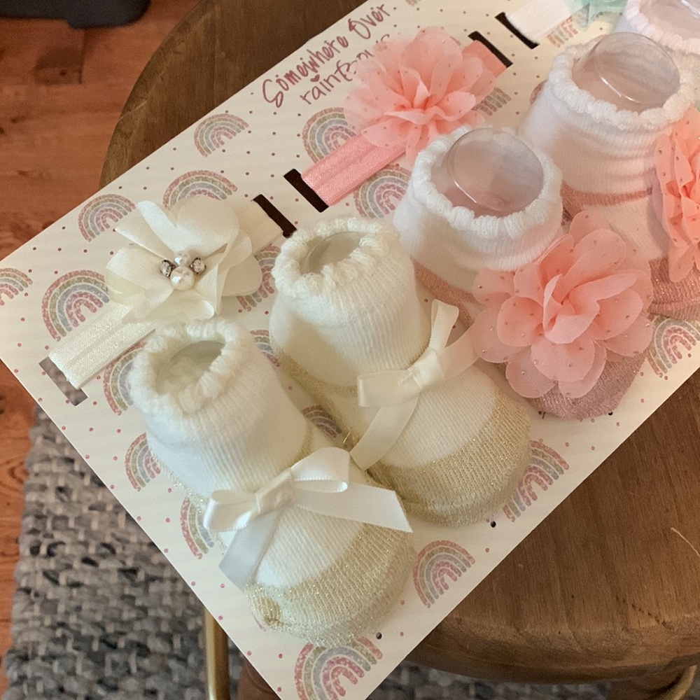 Newborn Socks & Bows New With Tags - Picture 3 of 6